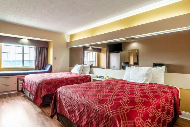 1 Queen Bed (9 of 16)