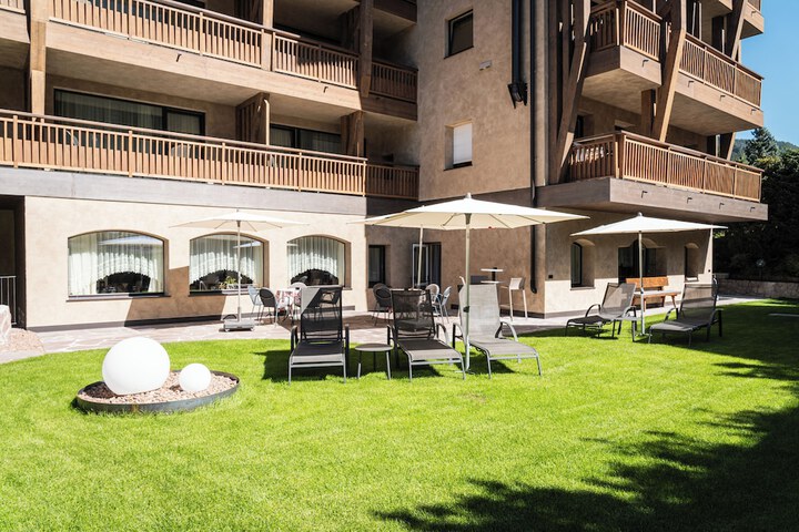 Hotel Exterior 85 of 88