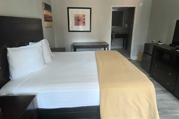 Room 27 of 66