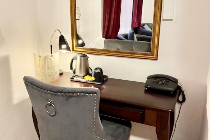 Room 104 of 212
