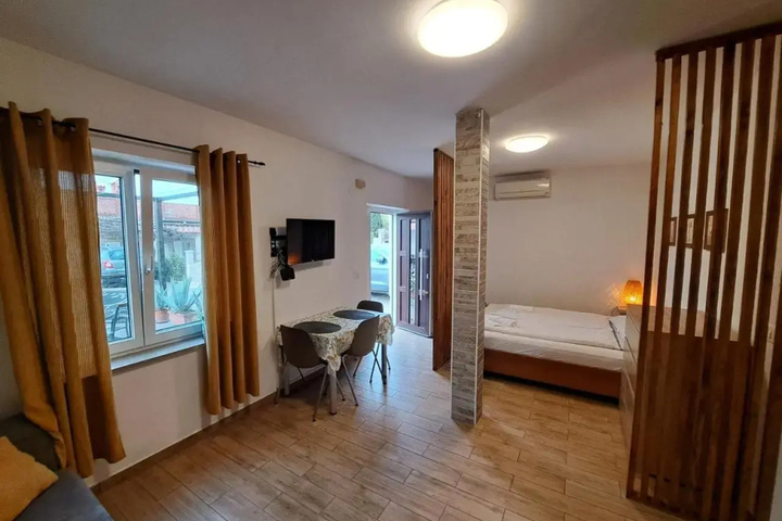 Room 2 of 15