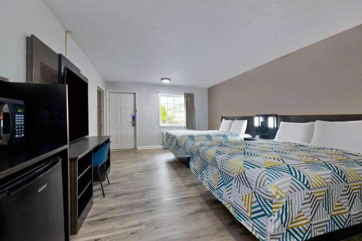 2 Queen Beds Balcony (8 of 8)