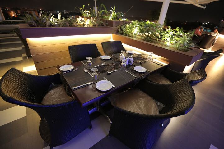 Dining 34 of 43