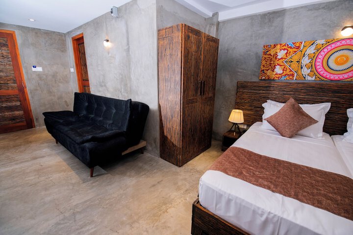 Room 6 of 37