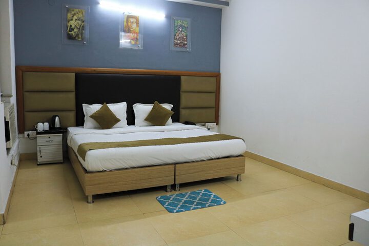 Room 4 of 15
