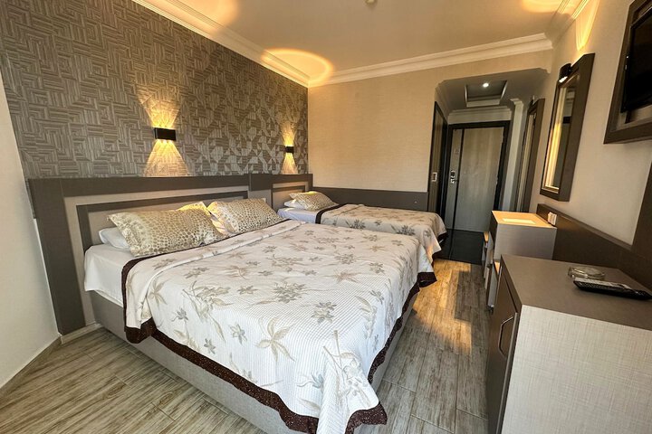 Room 5 of 16