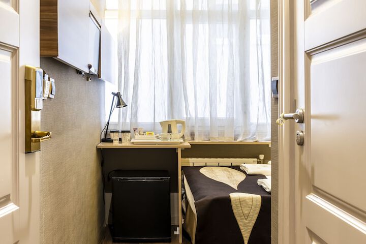 Room 8 of 72