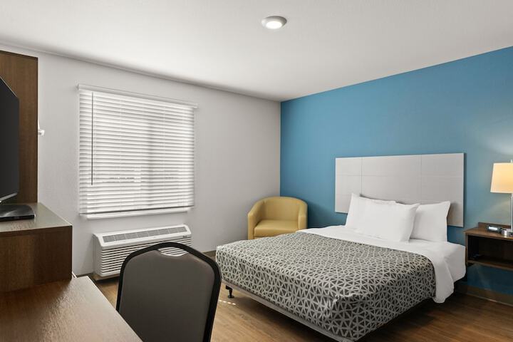 Room 8 of 28