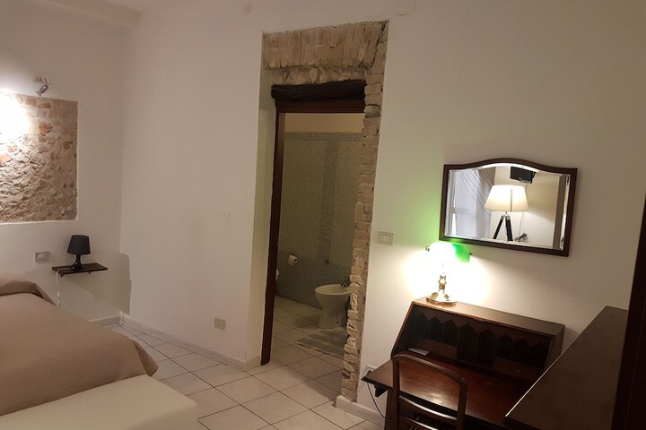 Room 10 of 42