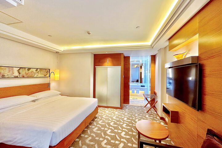 Room 13 of 64