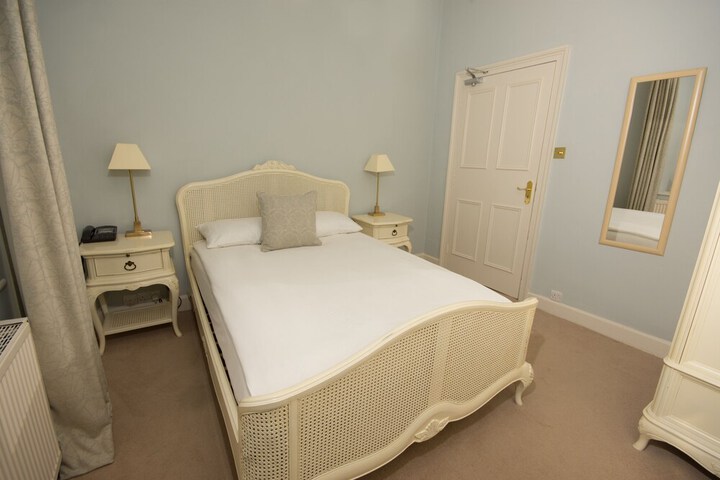 Room 11 of 46