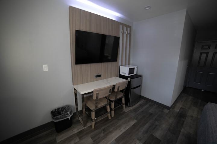 1 King Bed (9 of 23)