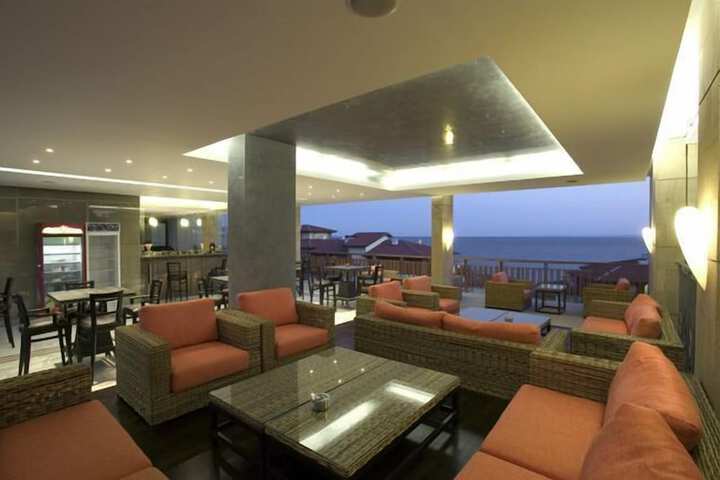 Lounge 177 of 209
