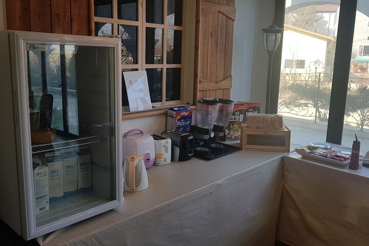 Breakfast/Coffee Service 86 of 111