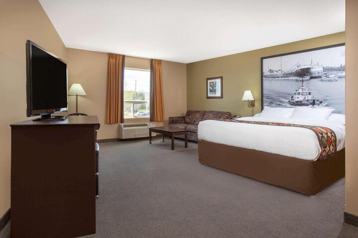 1 King Bed Deluxe Room (7 of 12)