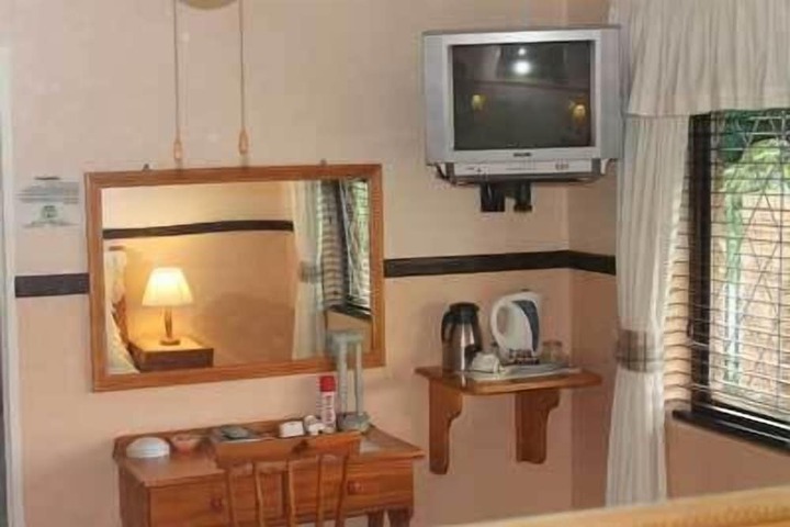 Room 5 of 16