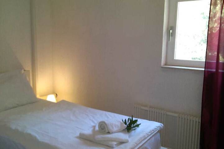 Room 6 of 16