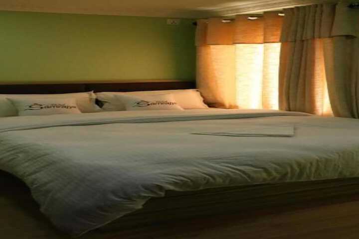 Room 5 of 12
