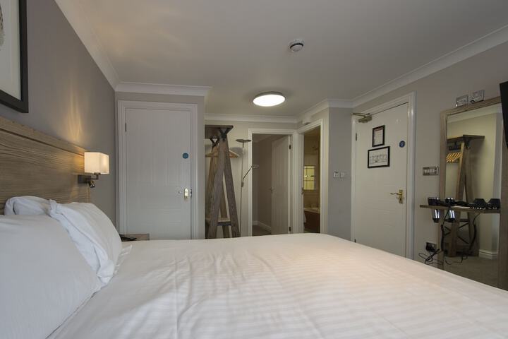 Room 11 of 30