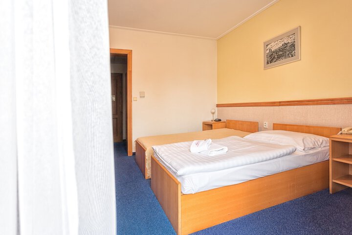 Room 5 of 19