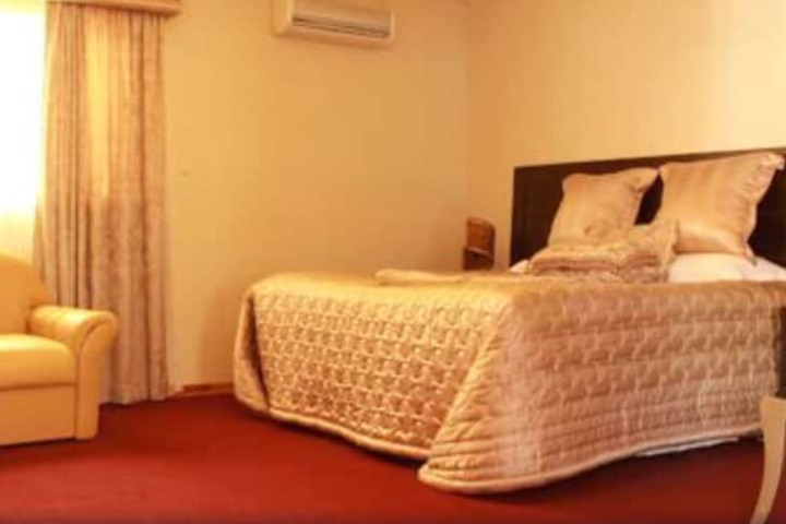 Room 9 of 35
