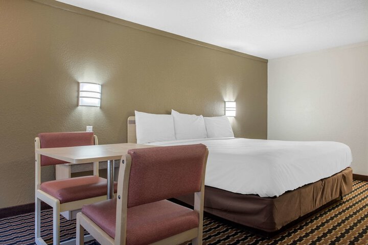1 King Bed (7 of 15)