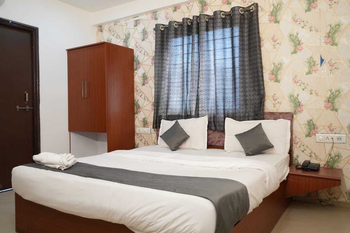 Room 5 of 20
