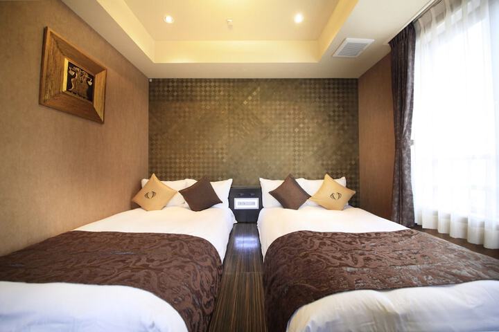 Room 8 of 42