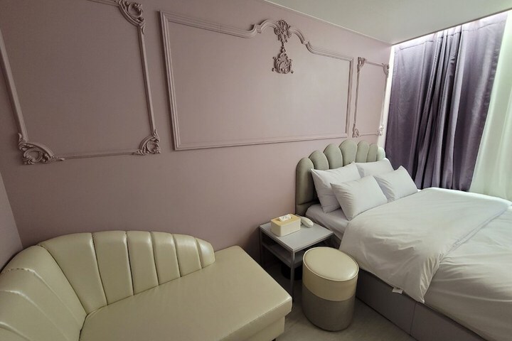 Room 14 of 25
