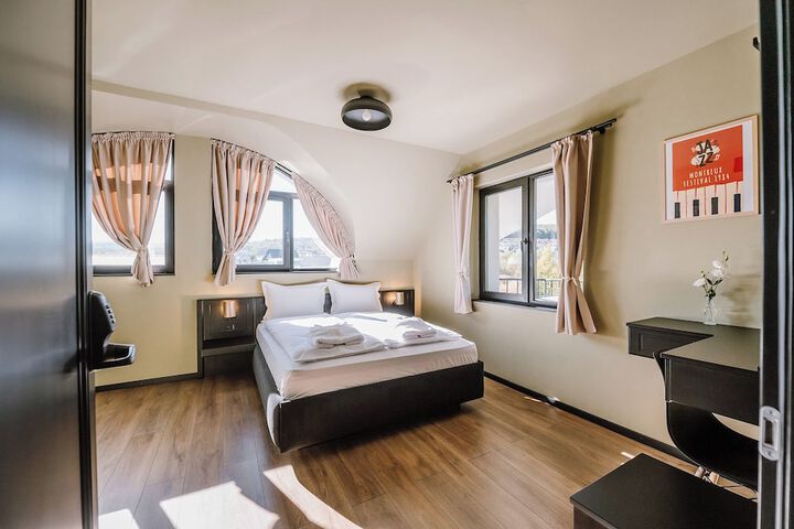 Room 3 of 37