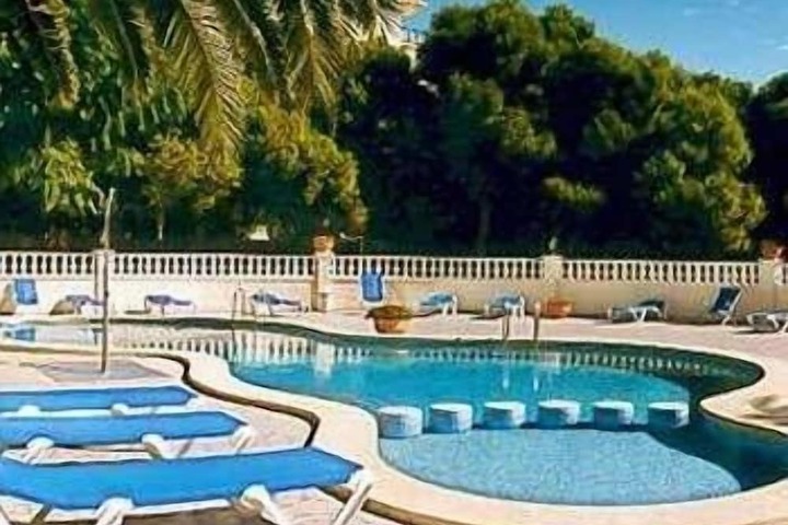 Pool 21 of 38