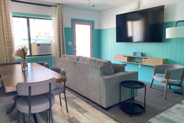 Room 3 of 86