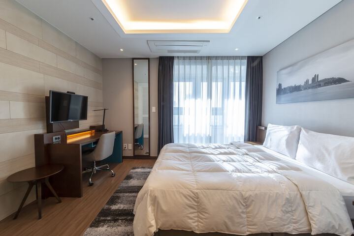 Room 9 of 18