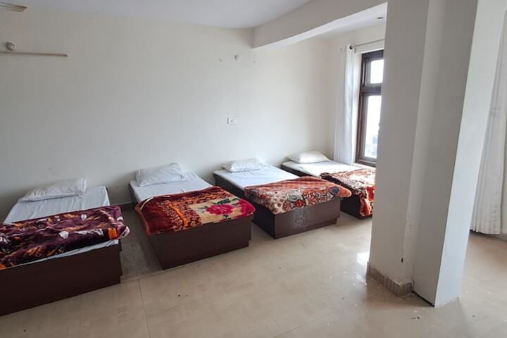 Room 10 of 14