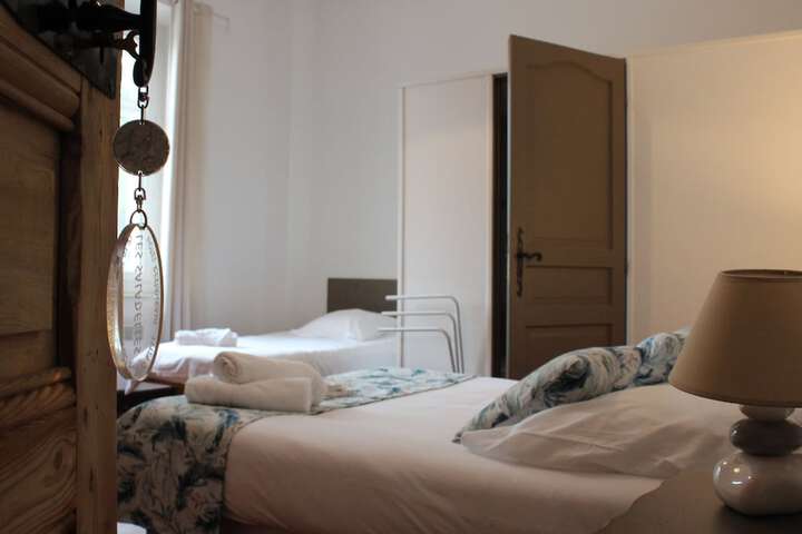 Room 11 of 33