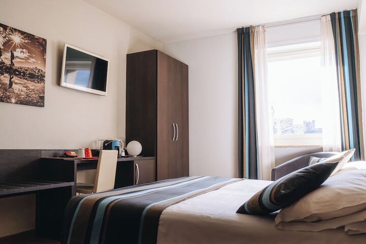 Room 13 of 81