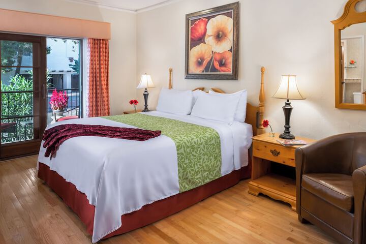 Room 44 of 221