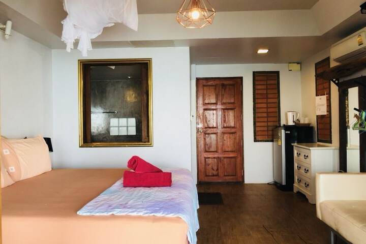 Room 53 of 108