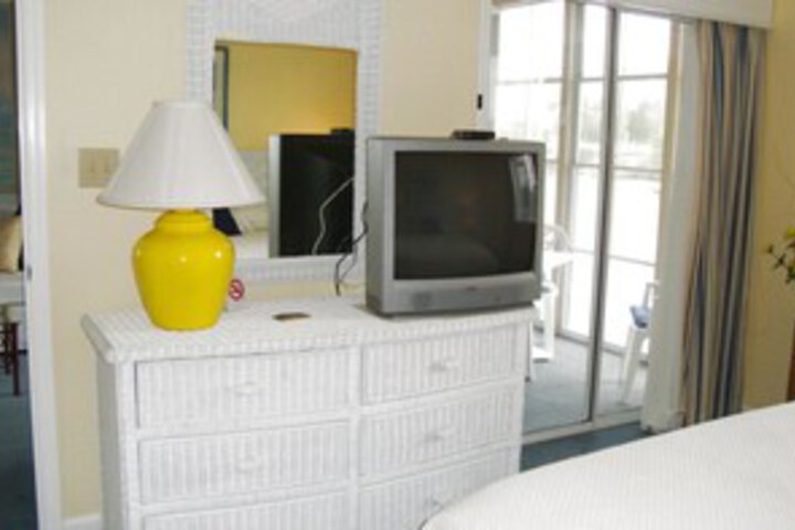 Room 13 of 36
