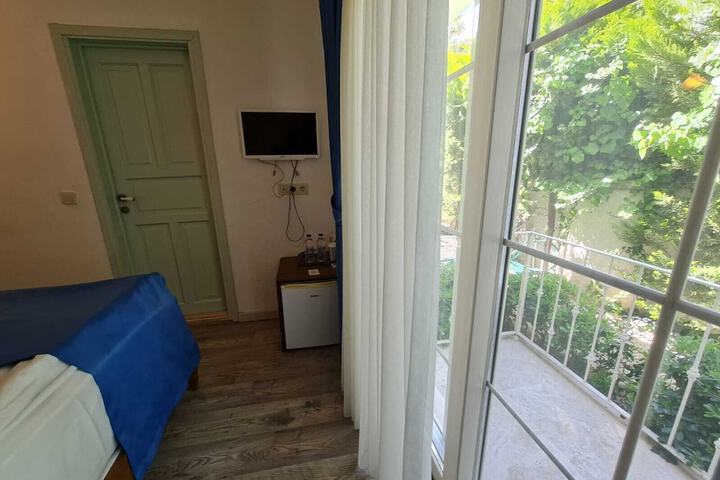 Room 32 of 137