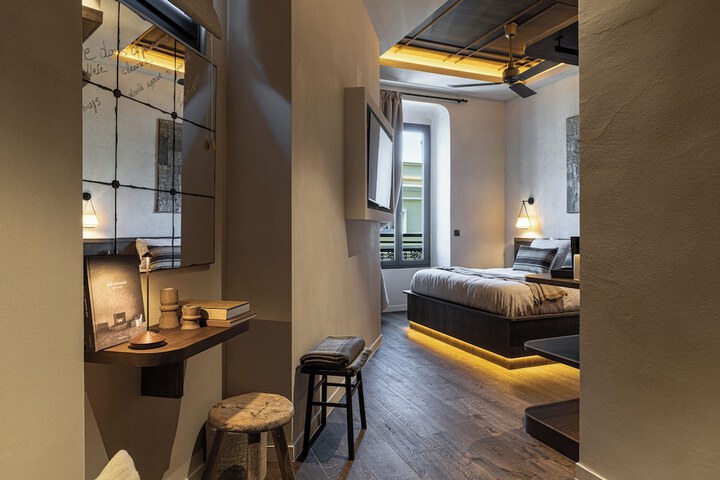 Room 8 of 42