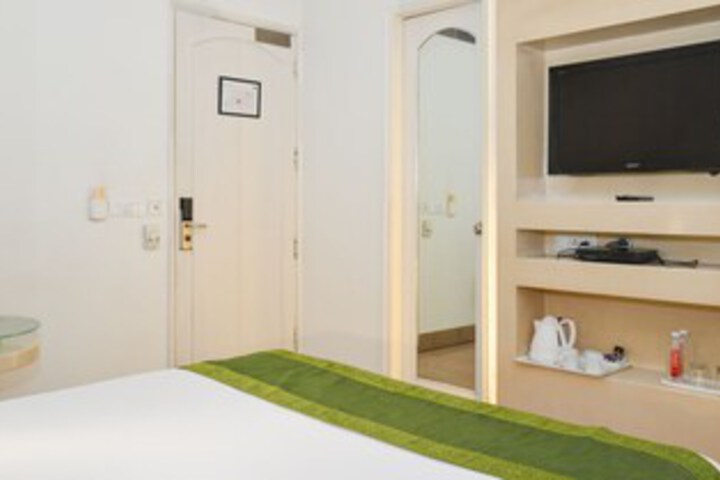 Room 12 of 27