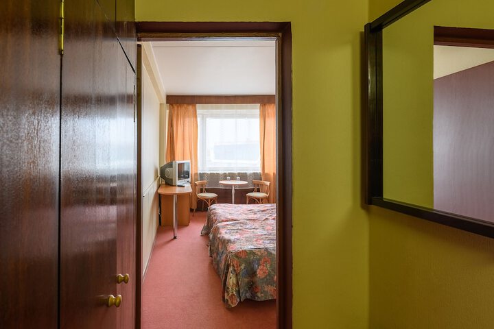 Room 3 of 8