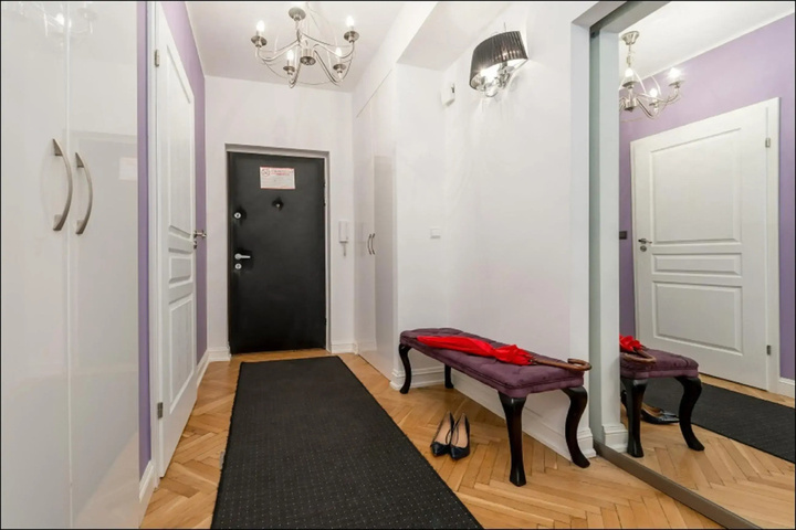 Room 8 of 10