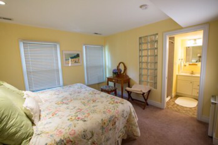 Room 51 of 111