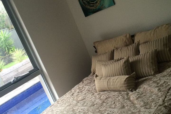 Room 4 of 27