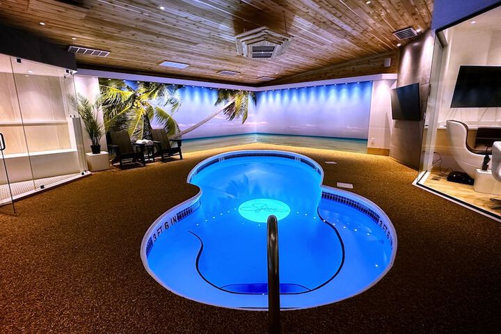 Hotel Pool
