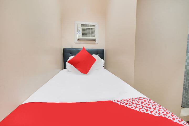 Room 13 of 22