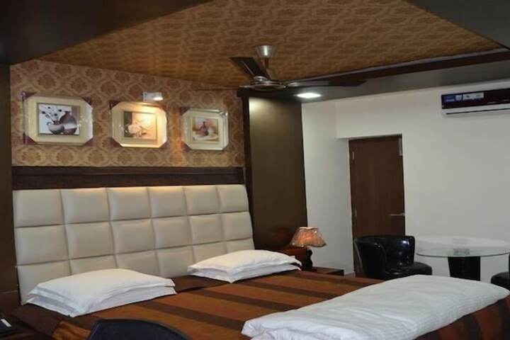 Room 13 of 31