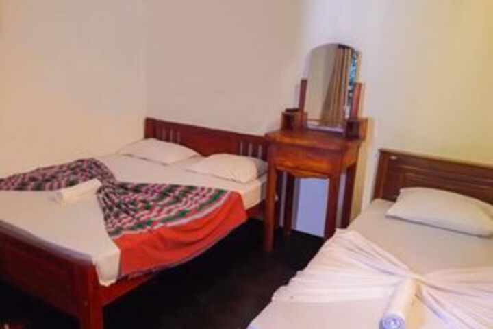 Room 9 of 16